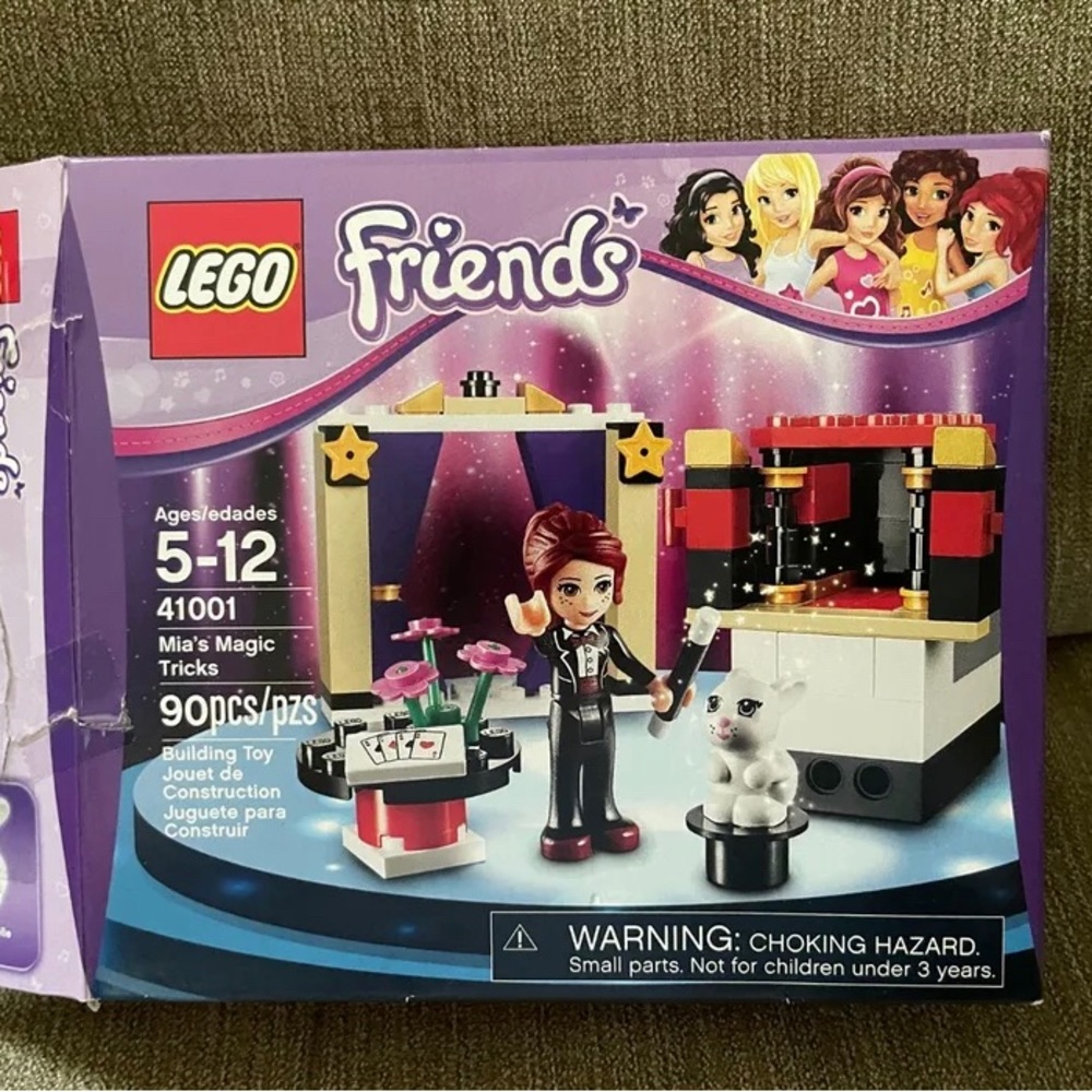 LEGO Friends Mia's Magic Tricks (41001) Complete Set w/ Manual and Box!!!